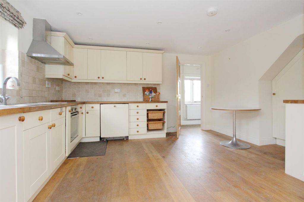 Property photo 2 of 20 Floral Cottage Ph11.Jpg