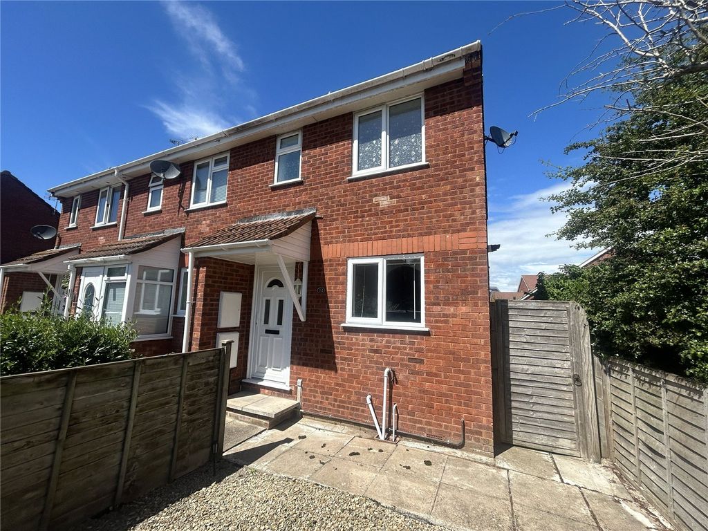 Property photo 1 of 12 Woodfield Close