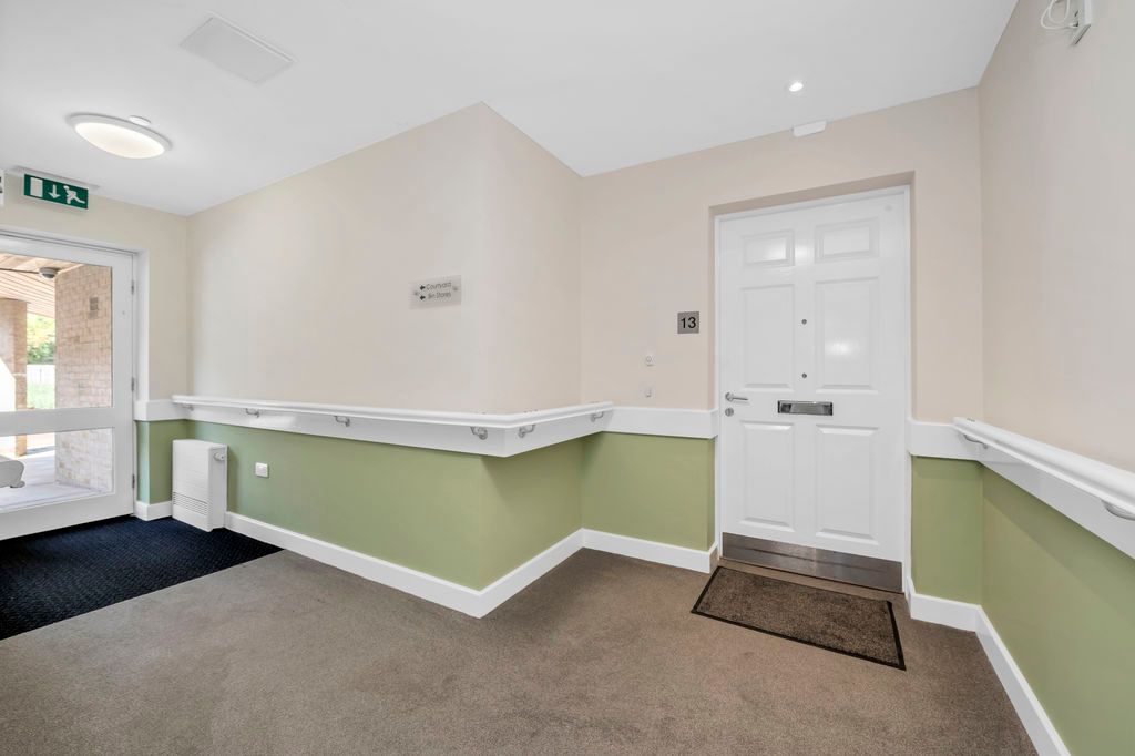 Property photo 2 of 9 Entrance