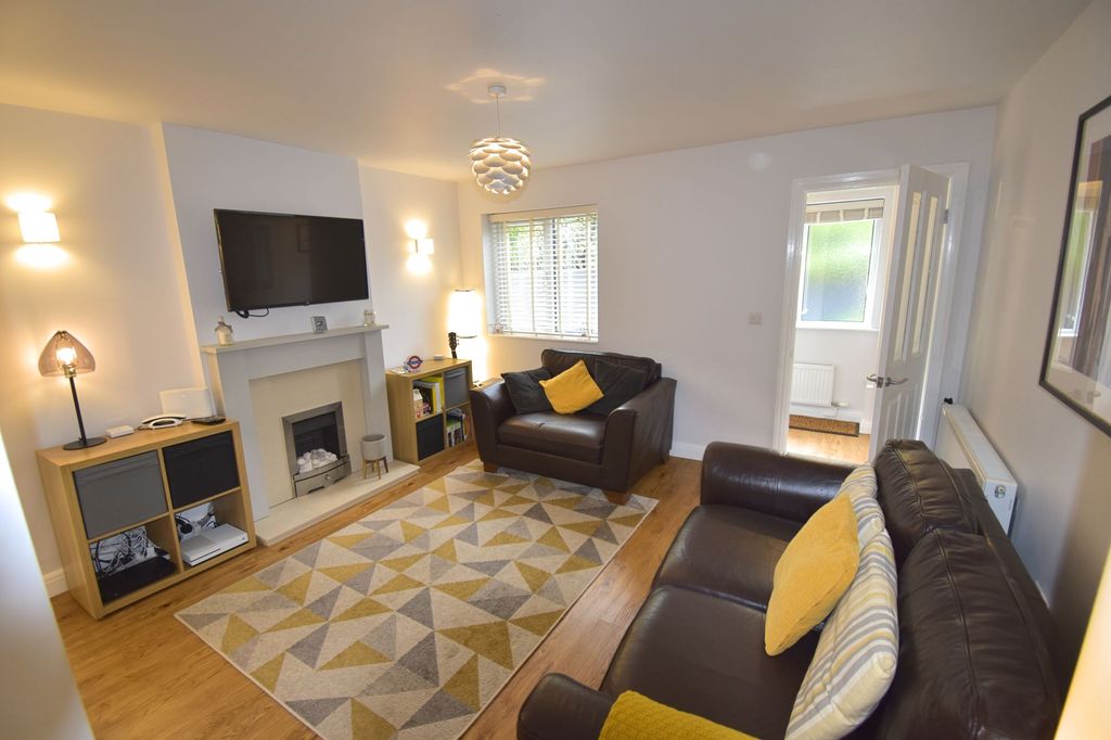Property photo 3 of 17 Sitting Room