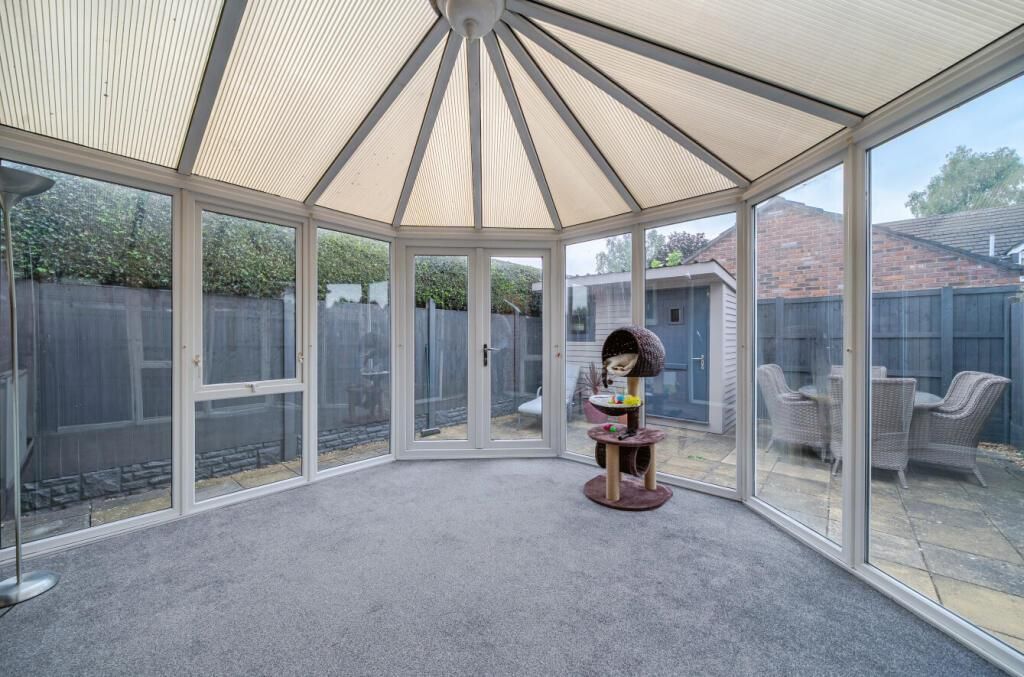 Property photo 3 of 18 Conservatory