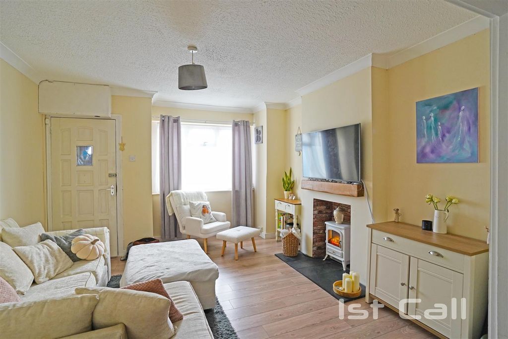 Property photo 2 of 11 Lounge Area