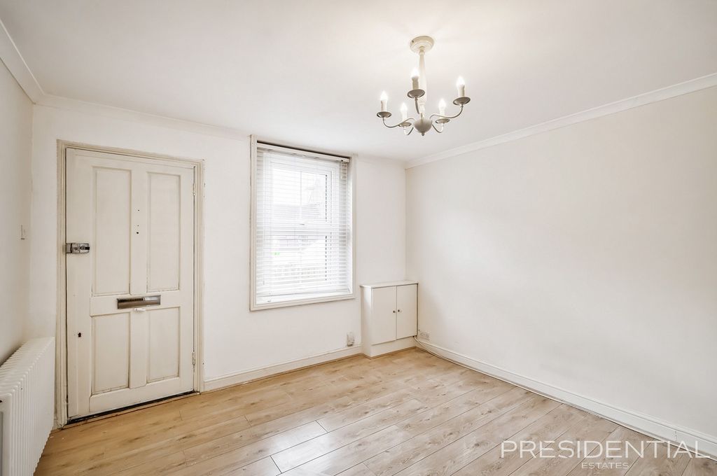 Property photo 2 of 31