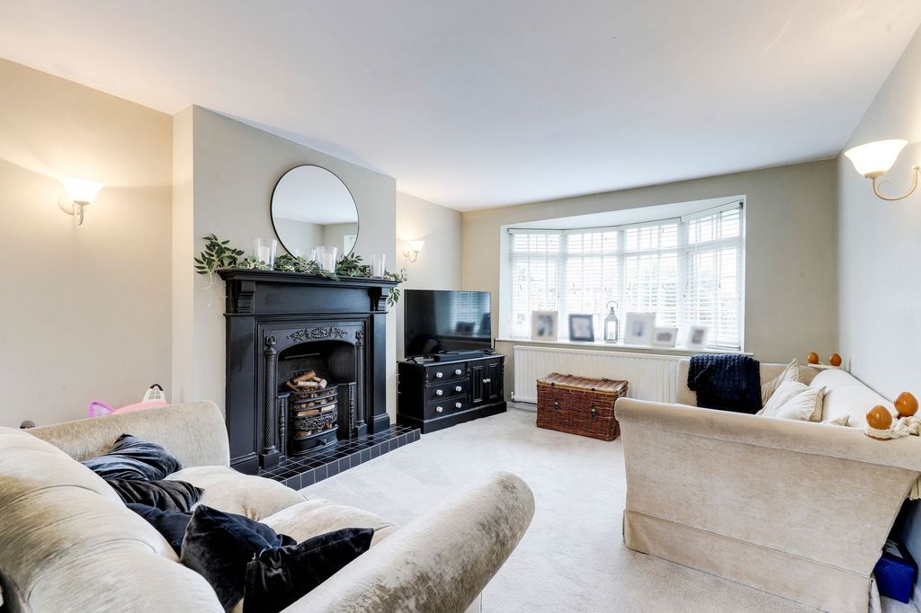 Property photo 2 of 27