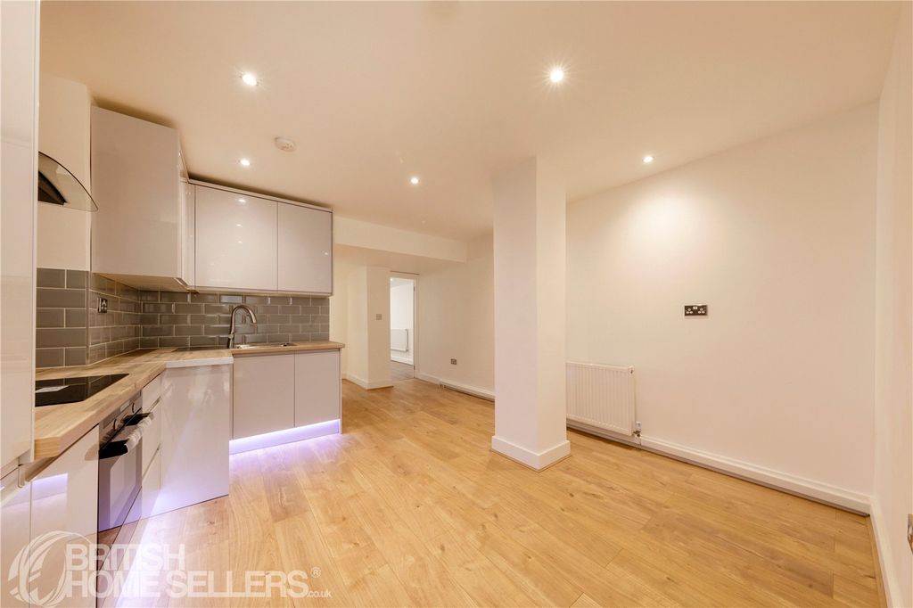 Property photo 2 of 9 Picture No. 10