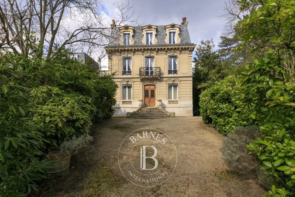 Property photo 1 of 32