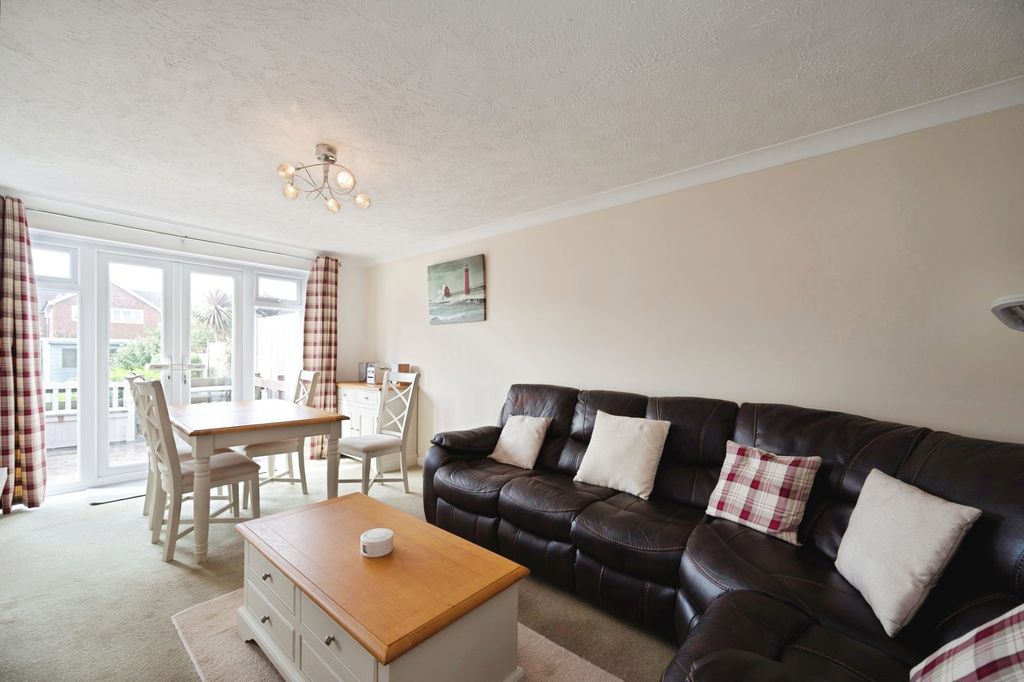 Property photo 2 of 17 Photo