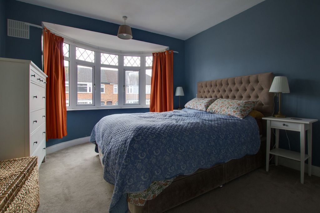 Property photo 2 of 28