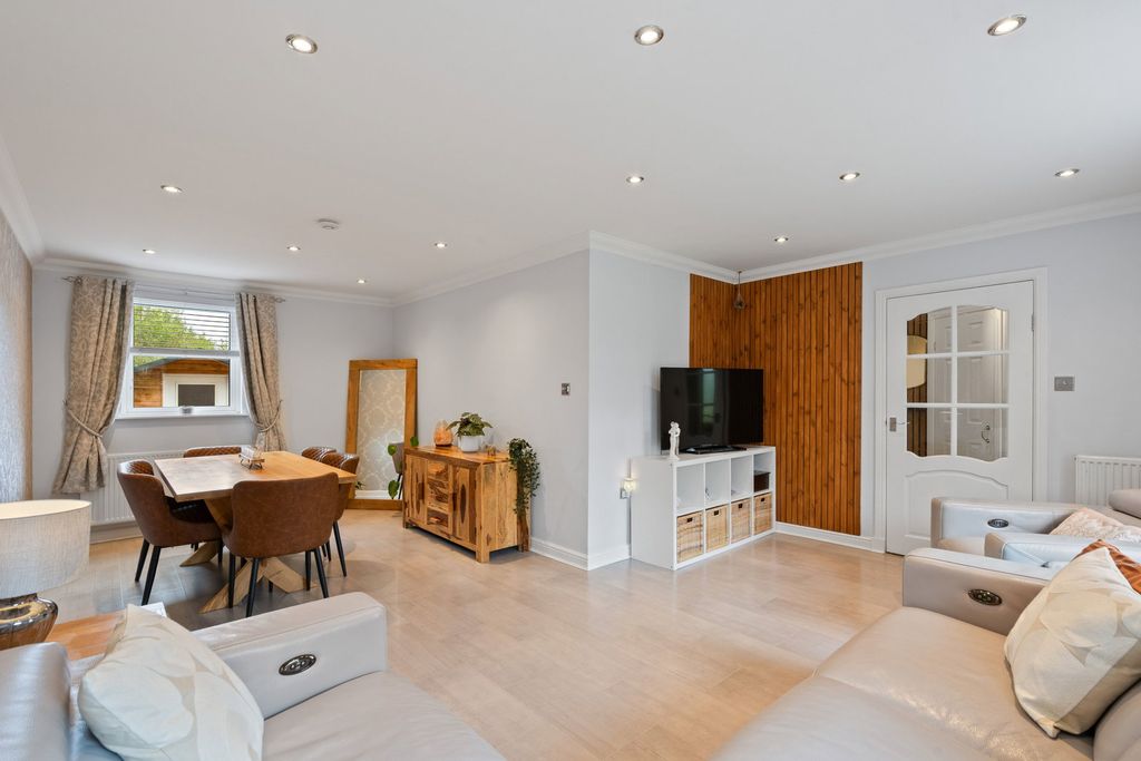 Property photo 2 of 36