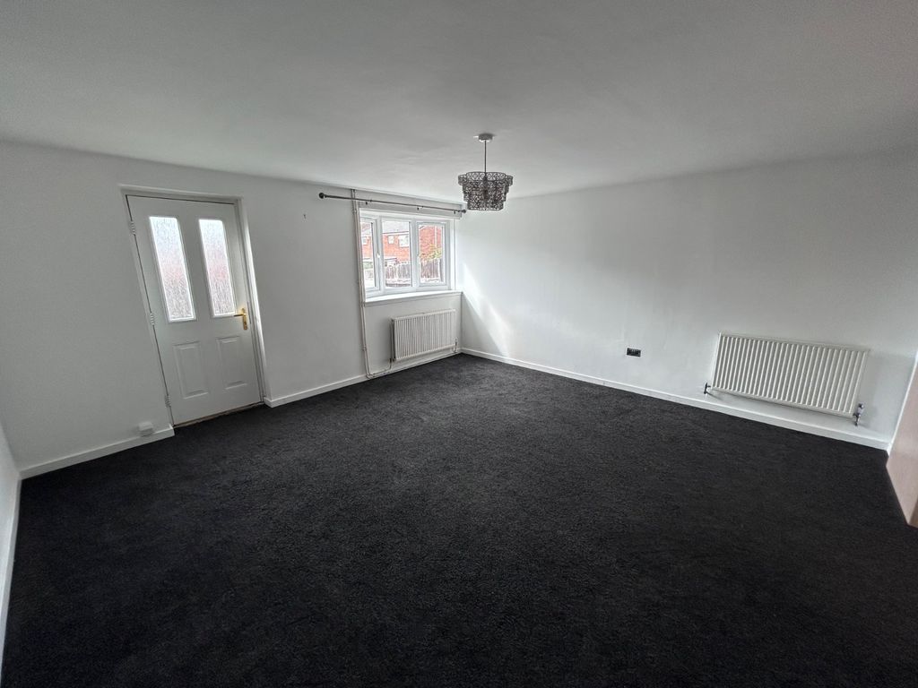 Property photo 3 of 10 Lounge