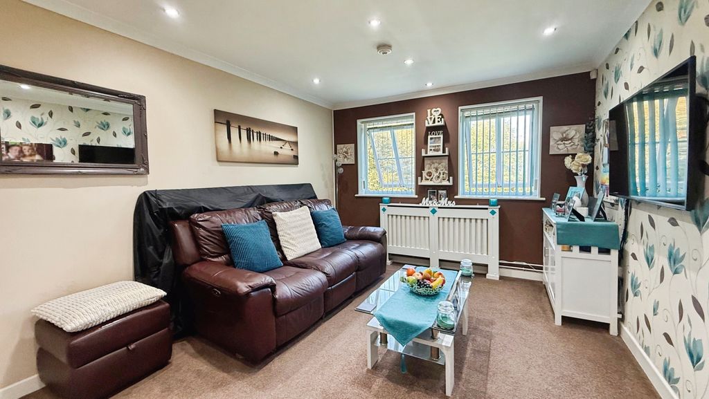 Property photo 2 of 13 Open Plan Living Accommodation