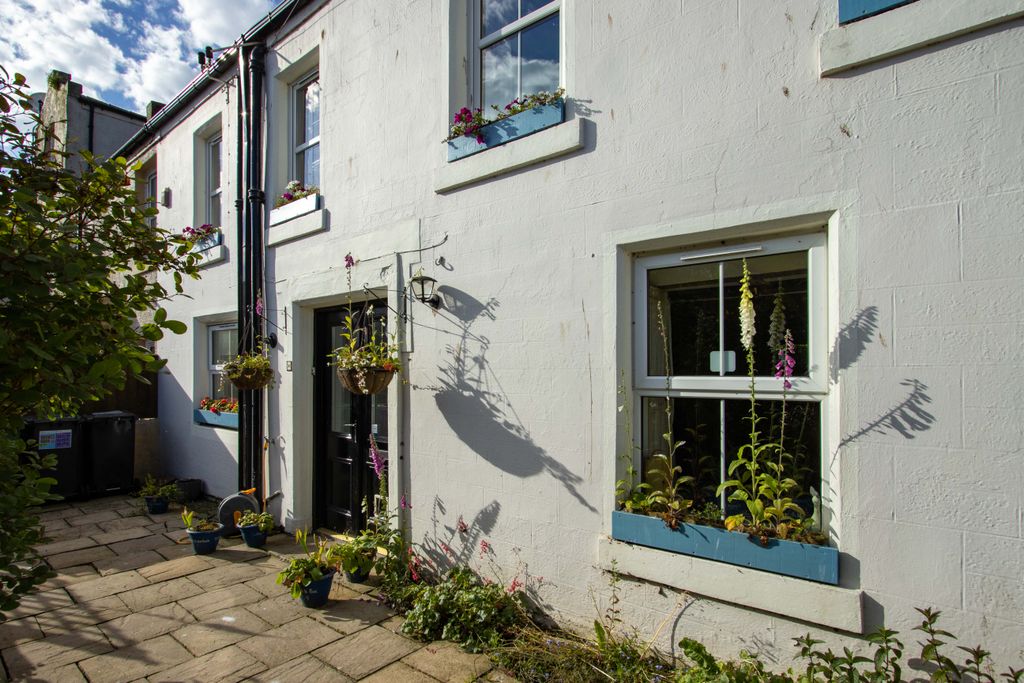 Property photo 3 of 26 4 St Mary's Road