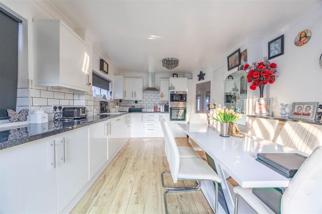 Property photo 2 of 14 Kitchen