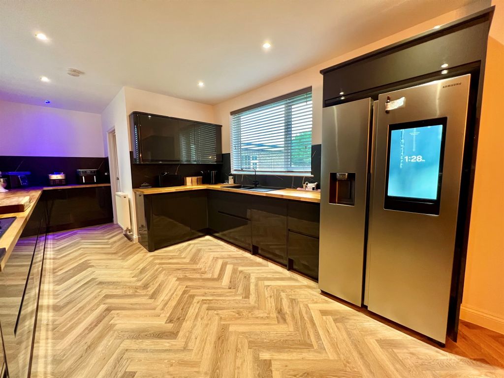 Property photo 2 of 31 Kitchen Diner