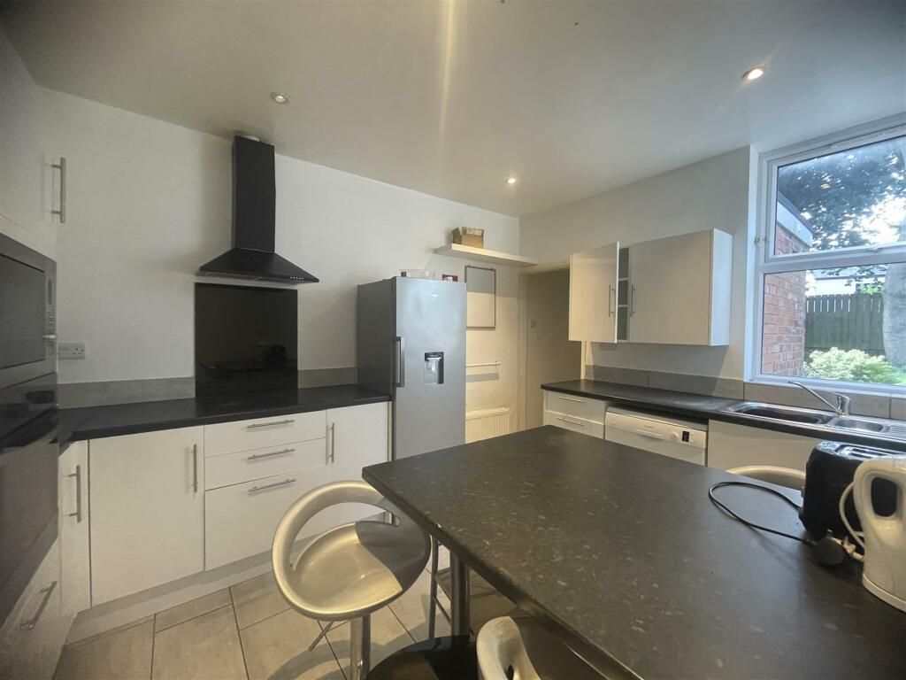 Property photo 3 of 23 29 Gedling 2