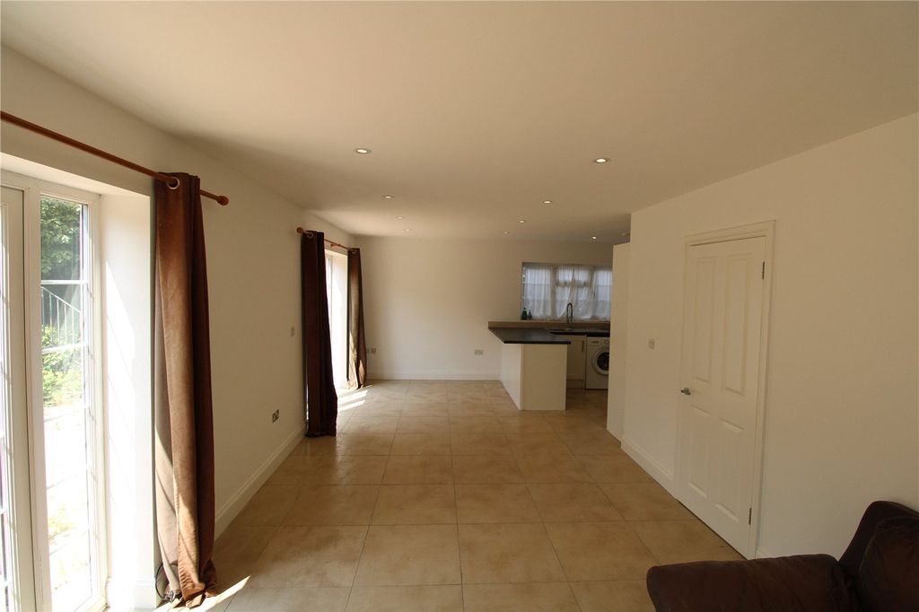 Property photo 2 of 16 Picture No. 03