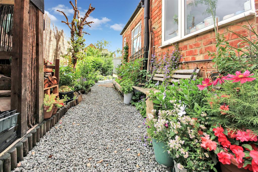 Property photo 2 of 16 Img_2014.Jpg