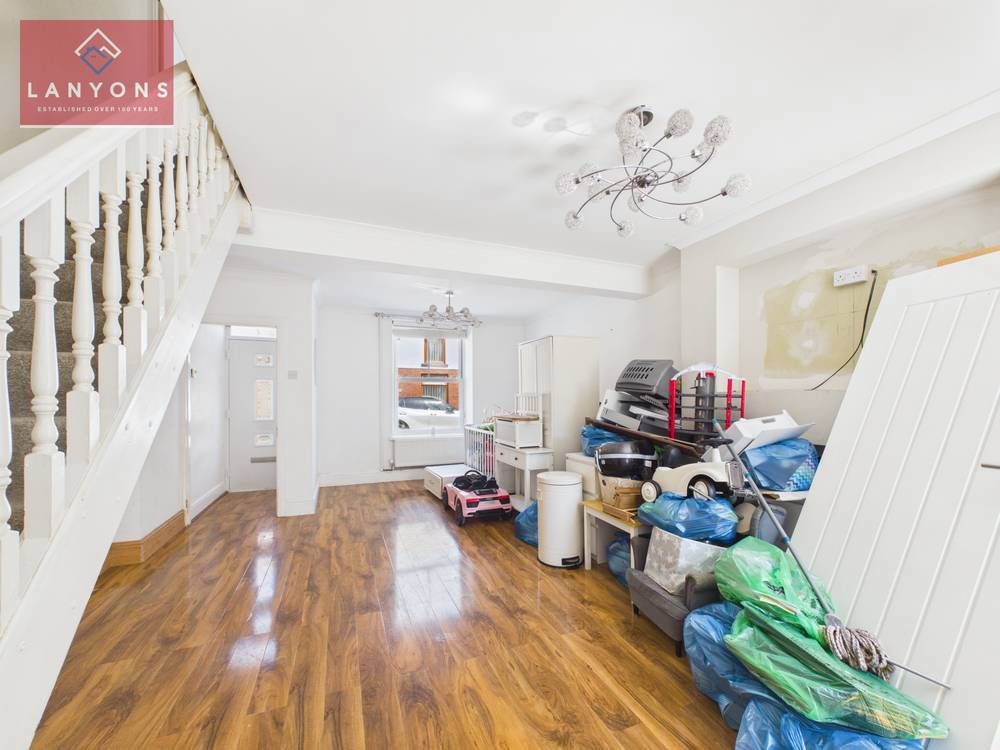 Property photo 3 of 12 Giraffe360-Still005