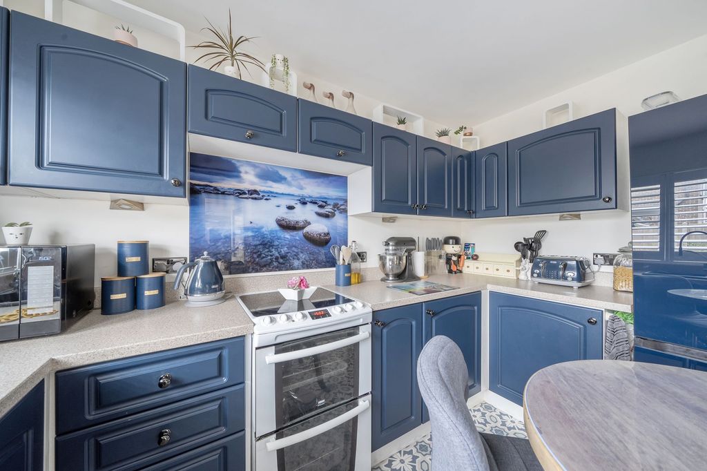 Property photo 2 of 21 Kitchen