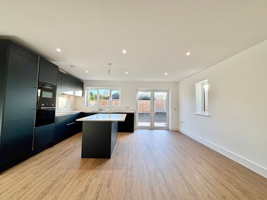 Property photo 3 of 26