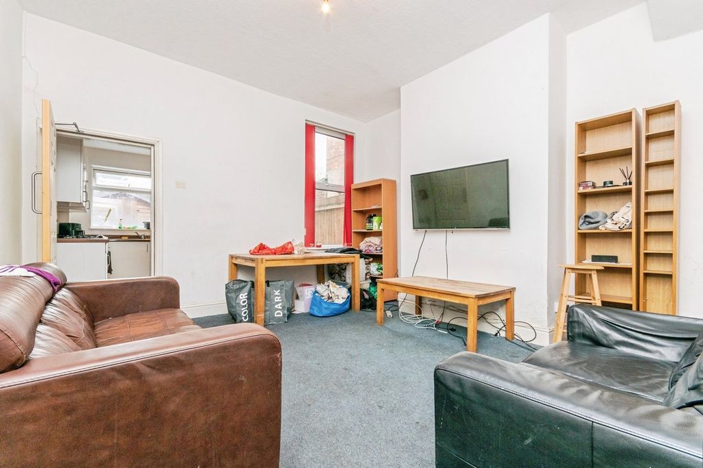 Property photo 3 of 18