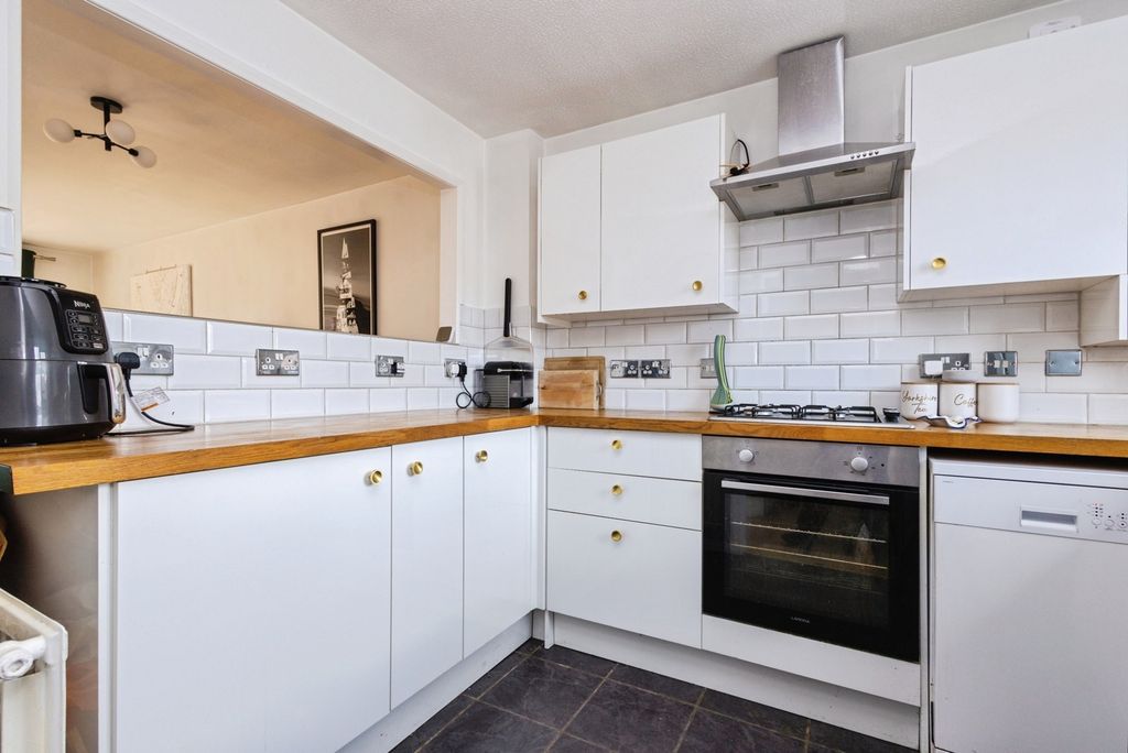 Property photo 3 of 17 Photo