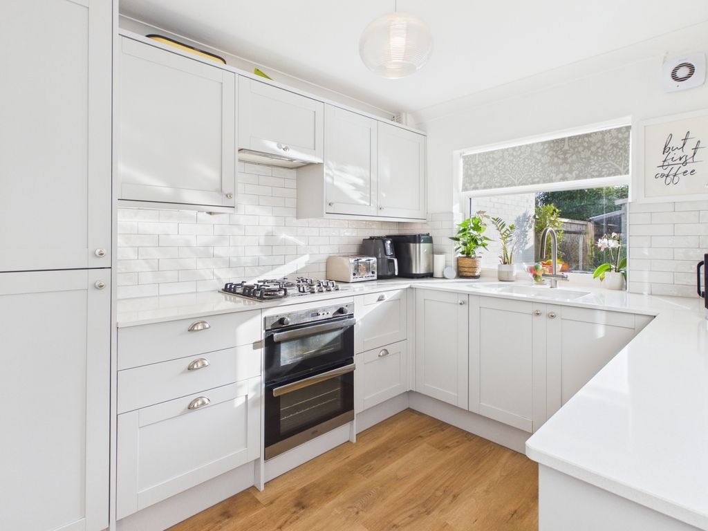 Property photo 1 of 10 Kitchen