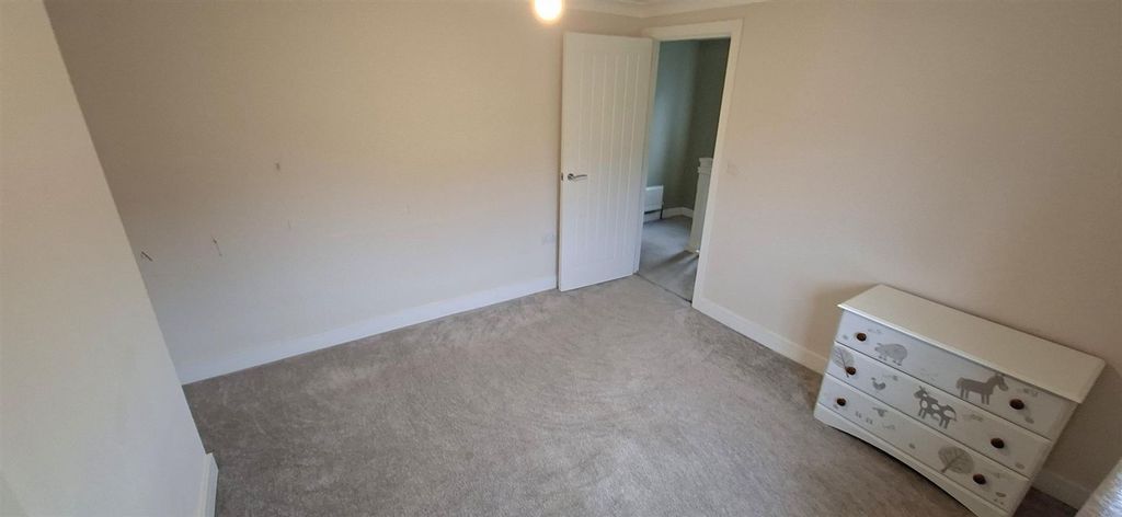 Additional image 8 of 3 bed terraced house to rentJury Lane, Haverfordwest SA61