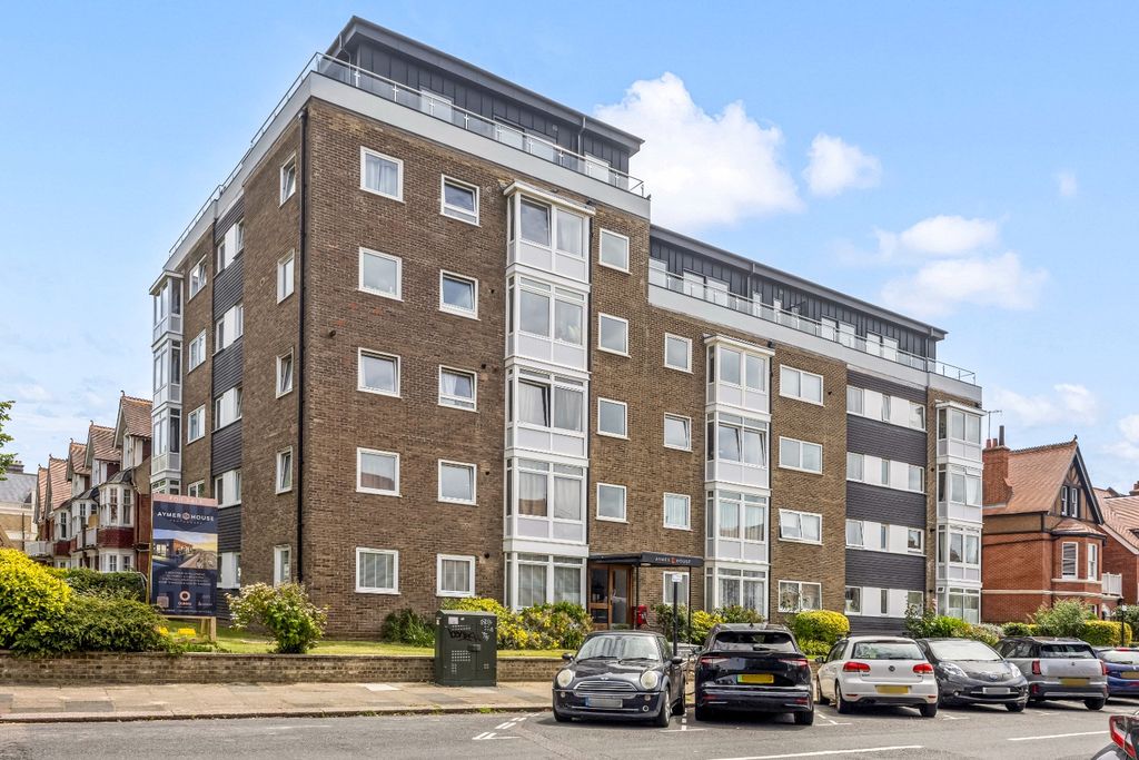 Property photo 2 of 20 5304973