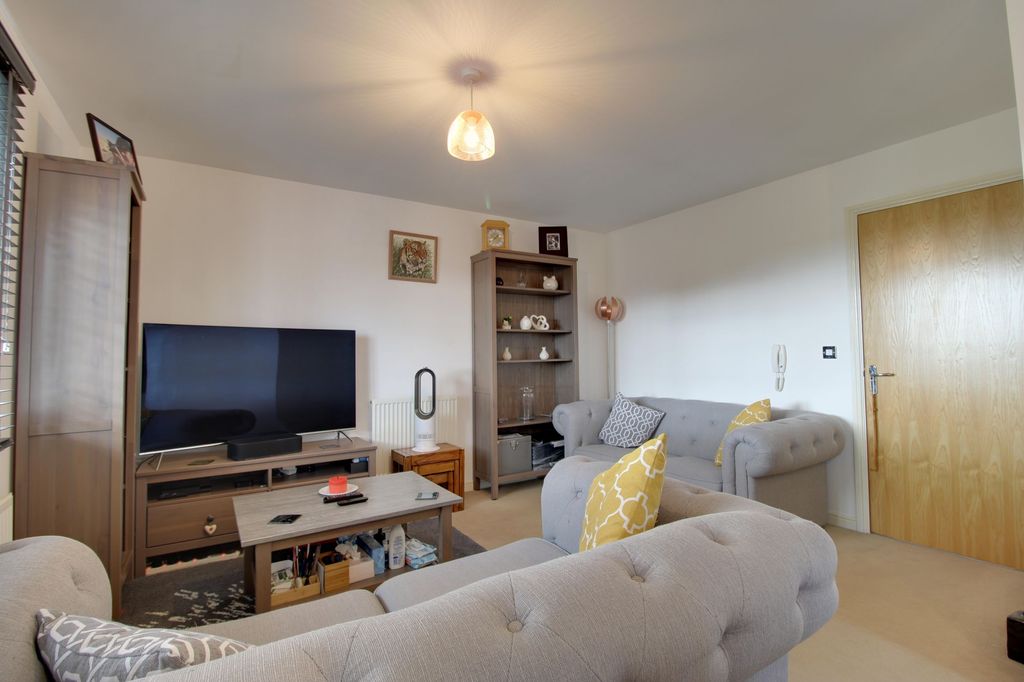 Property photo 3 of 11