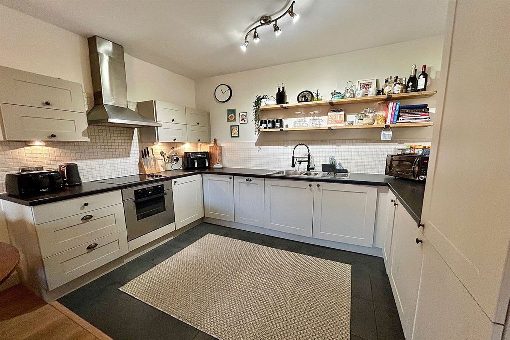 Property photo 2 of 16 Kitchen