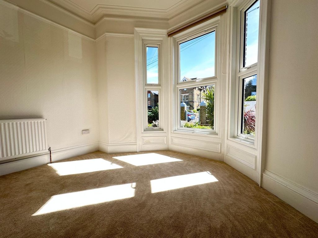 Property photo 2 of 8 Picture 2