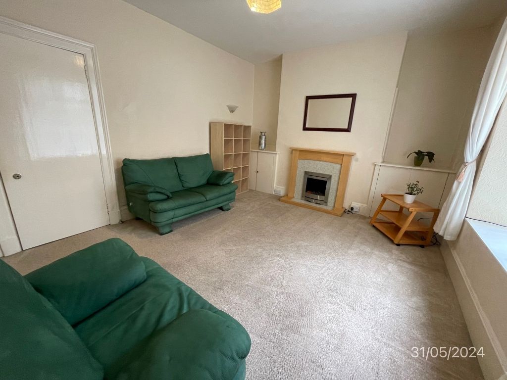 Property photo 1 of 8 Lounge