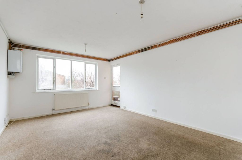 Property photo 3 of 8