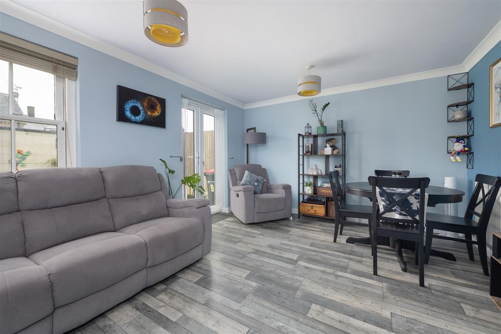 Property photo 2 of 18 Falcon Close, Herne Bay