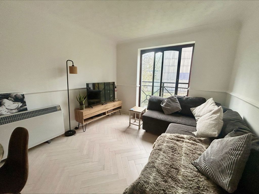 Property photo 2 of 8