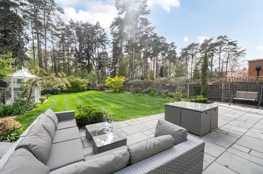 Additional image 5 of 6 bed detached house for saleWaterloo Road, Crowthorne, Berkshire RG45