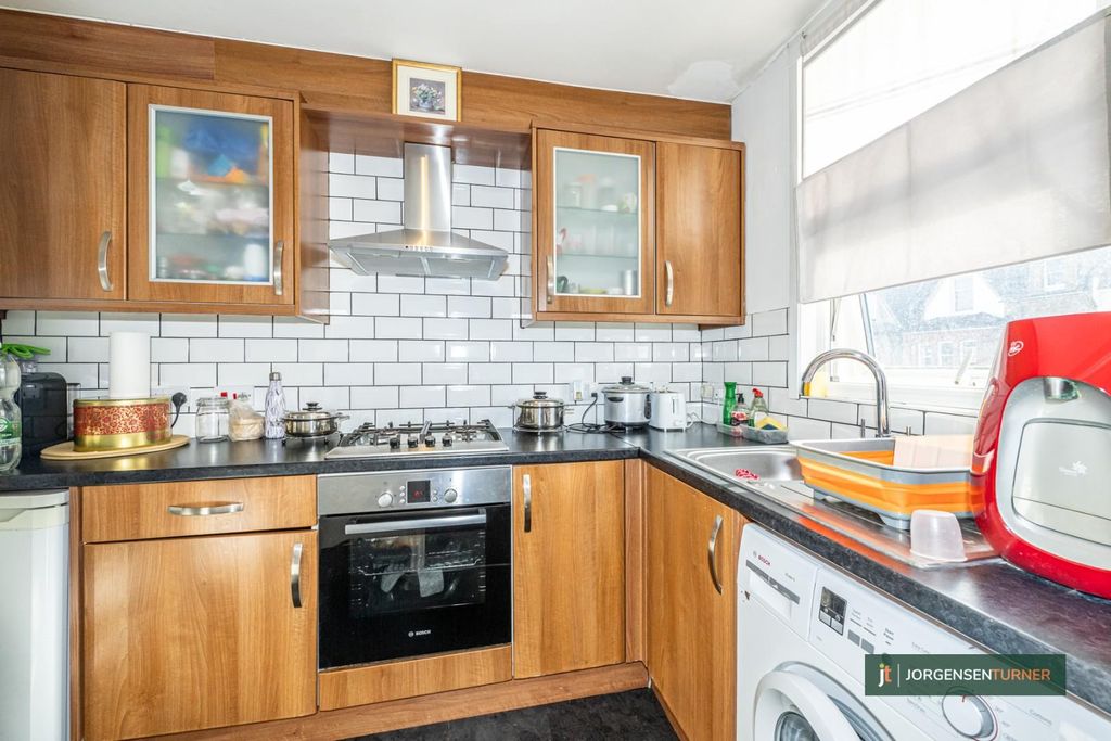 Property photo 2 of 9 Kitchen .Jpg