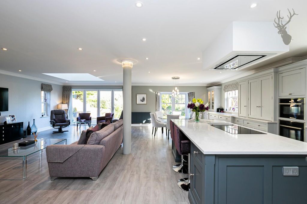 Property photo 3 of 20