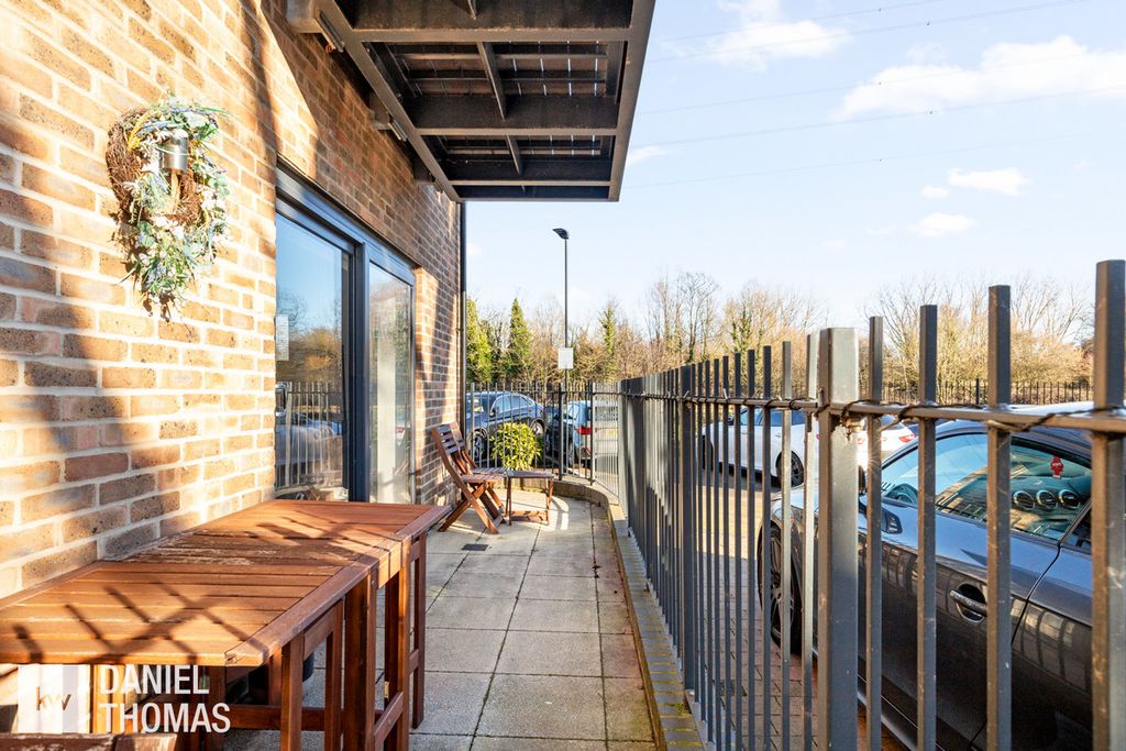 Property photo 3 of 21