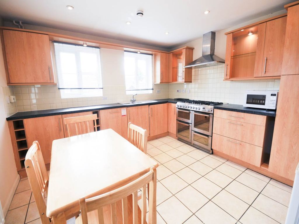 Property photo 2 of 8 Kitchen