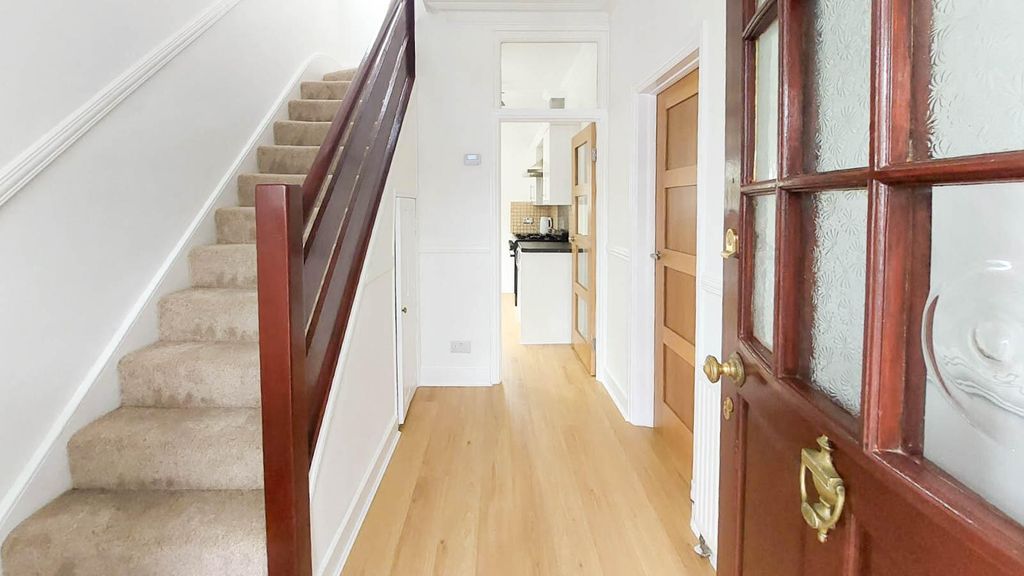 Property photo 3 of 12 Hallway