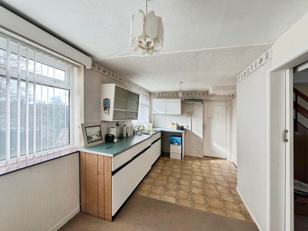 Property photo 3 of 19 Kitchen