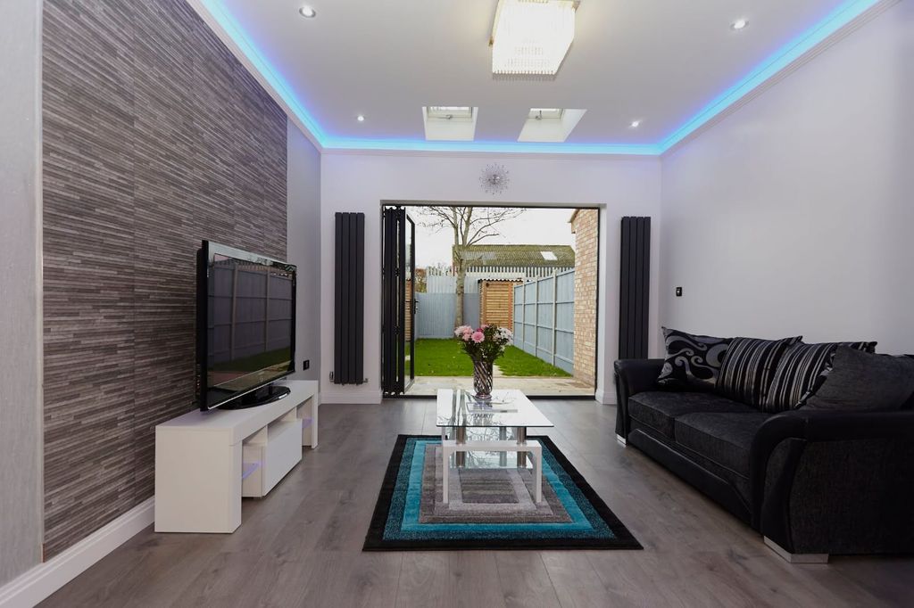 Property photo 1 of 13 Luxurious 3 Bedroom House
