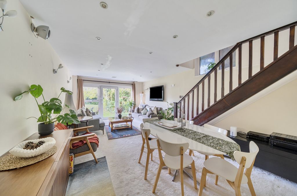 Property photo 1 of 18 1360132-4-68Dd555...