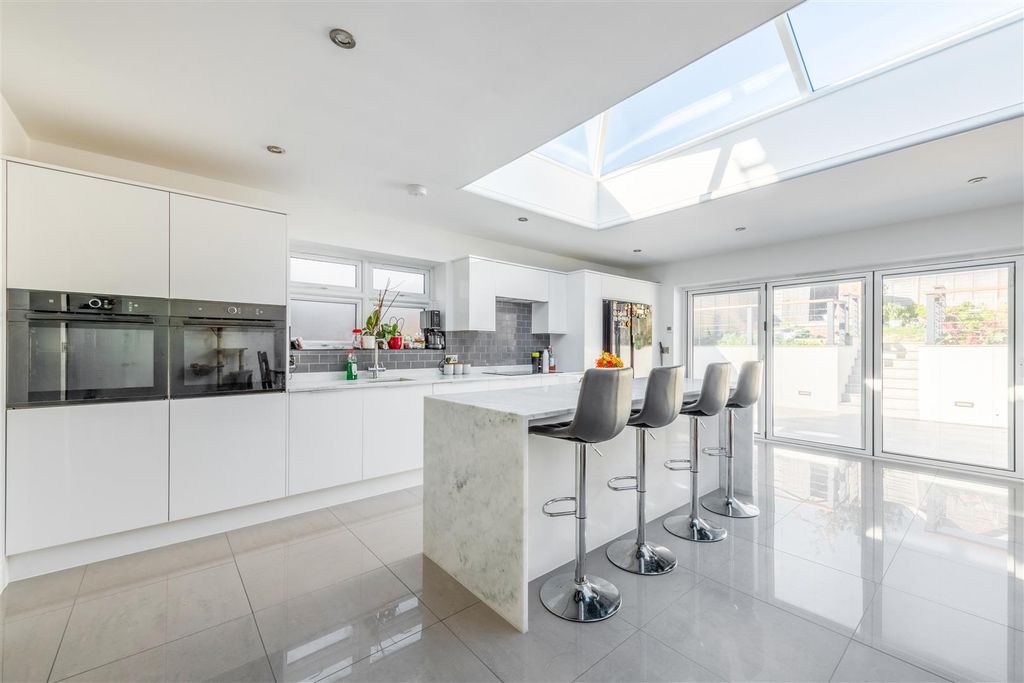 Property photo 2 of 27 158 Downside-6.Jpg