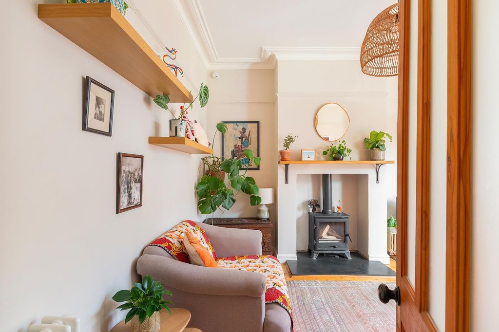 Property photo 1 of 28 2C9Ren - Living Room D.Jpg