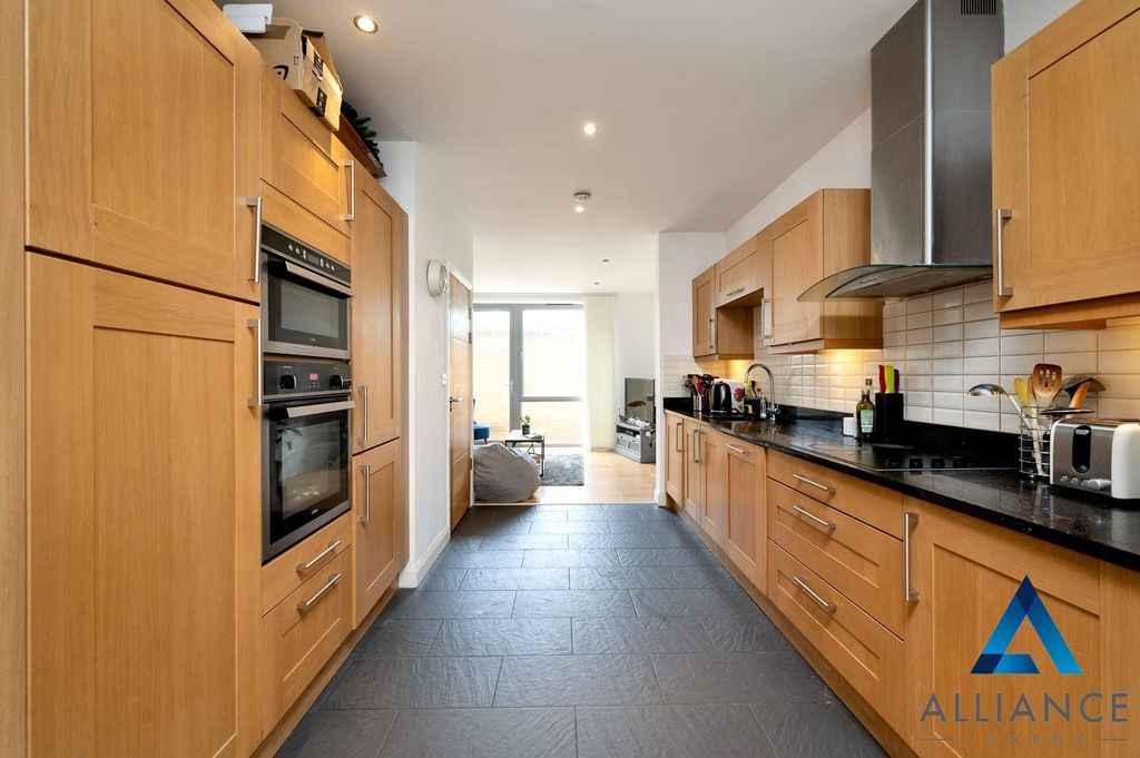 Property photo 2 of 17 Picture No. 33