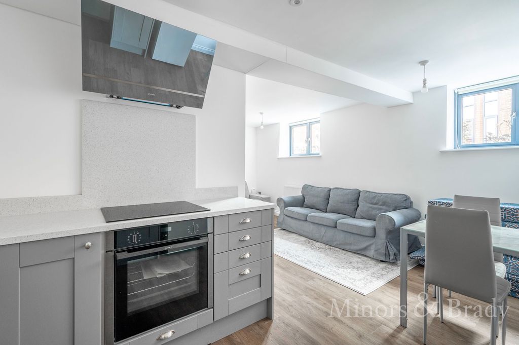 Property photo 3 of 24