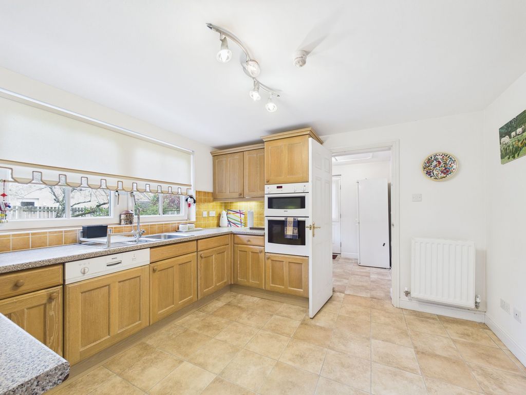 Property photo 3 of 18 Kitchen